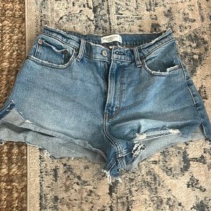Abercrombie cutoff high rise shorts. Curve love size 28/6